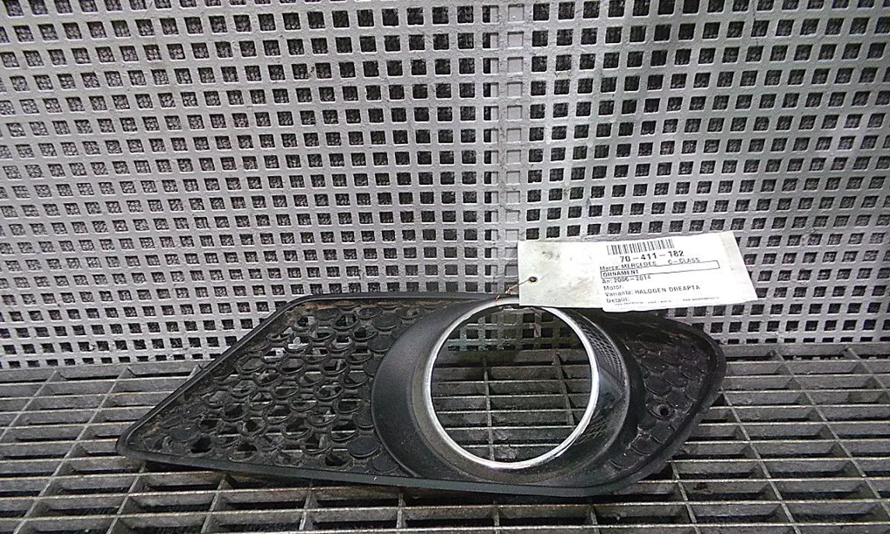 ORNAMENT HALOGEN MERCEDES C-CLASS 2007-2015