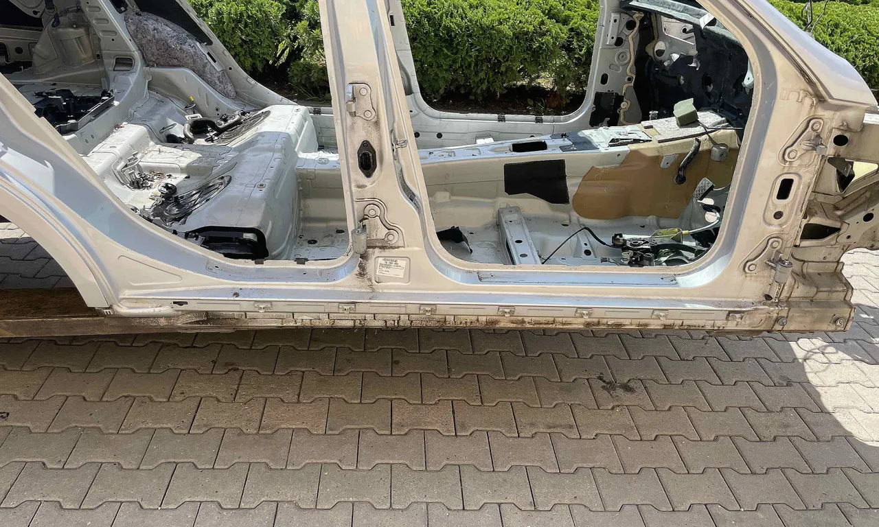 PRAG DREAPTA MERCEDES C-CLASS 2007-2015