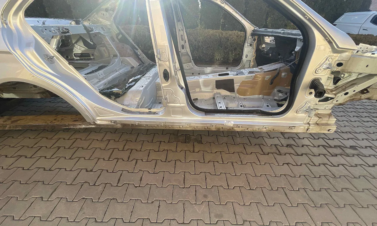 PRAG DREAPTA MERCEDES C-CLASS 2007-2015