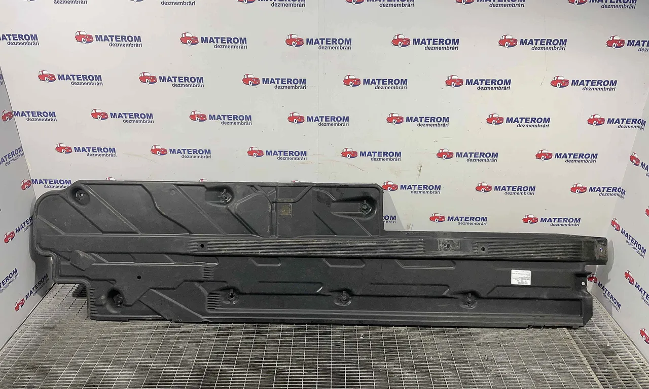 SCUT SUB MASINA MERCEDES C-CLASS 2007-2015