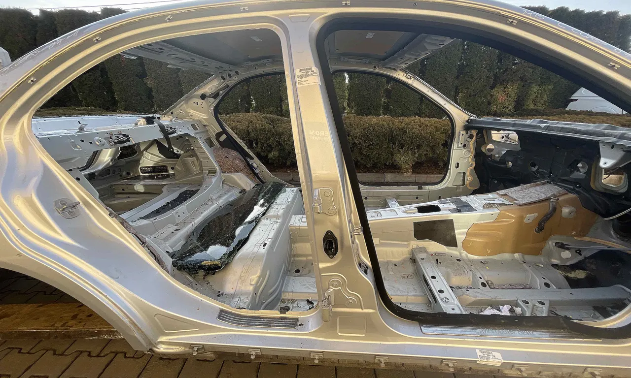 STALP MIJLOC DREAPTA MERCEDES C-CLASS 2007-2015