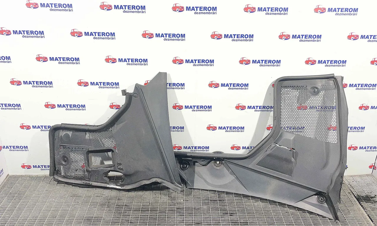 GRILA SUB PARBRIZ MERCEDES C-CLASS 2013-2023