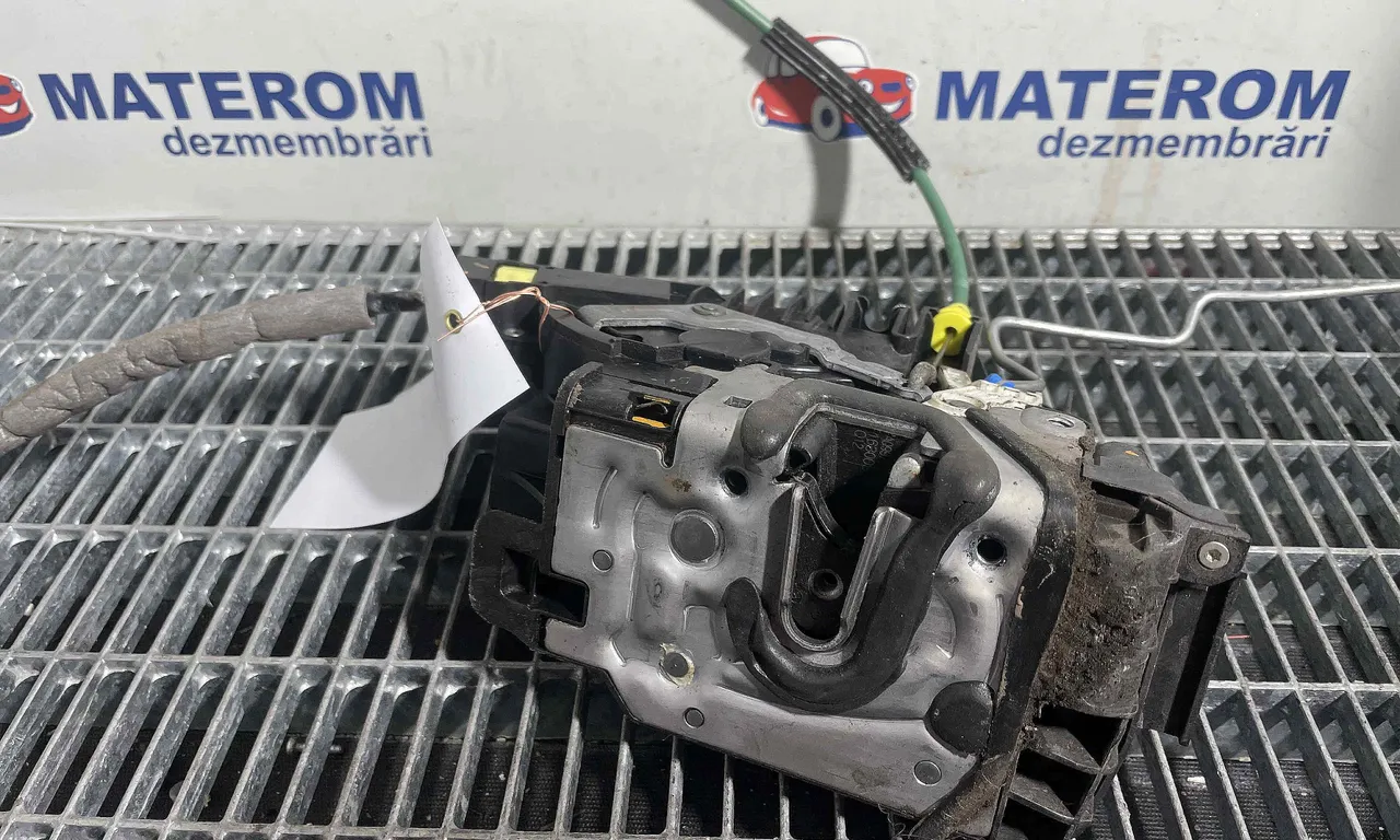 INCUIETOARE USA FATA DREAPTA MERCEDES C-CLASS 2013-2023