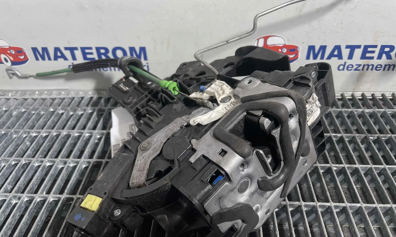 INCUIETOARE USA SPATE DREAPTA MERCEDES C-CLASS 2013-2023
