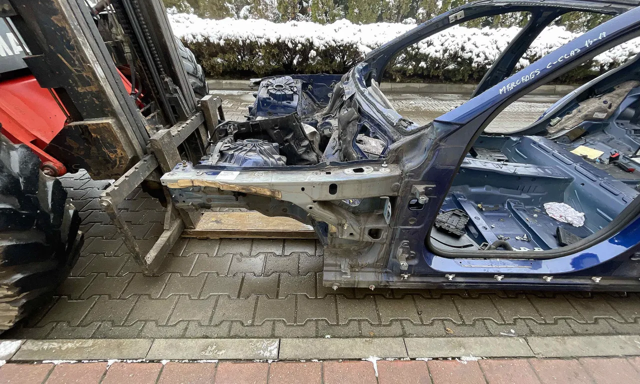 LONJERON STANGA MERCEDES C-CLASS 2013-2023