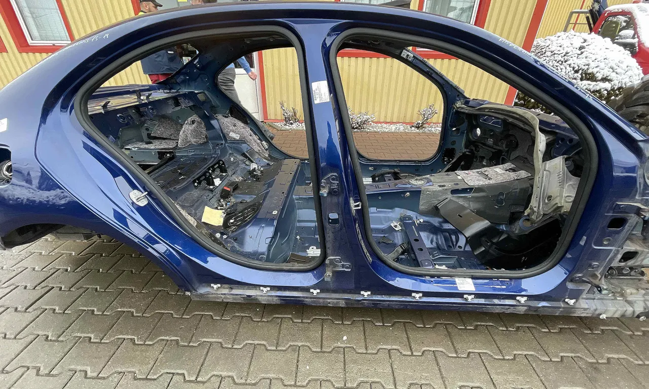 STALP MIJLOC DREAPTA MERCEDES C-CLASS 2013-2023