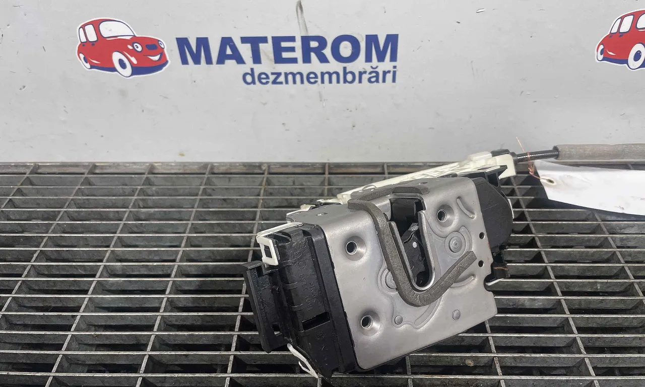 INCUIETOARE USA SPATE STANGA MERCEDES CLA 2013-2019