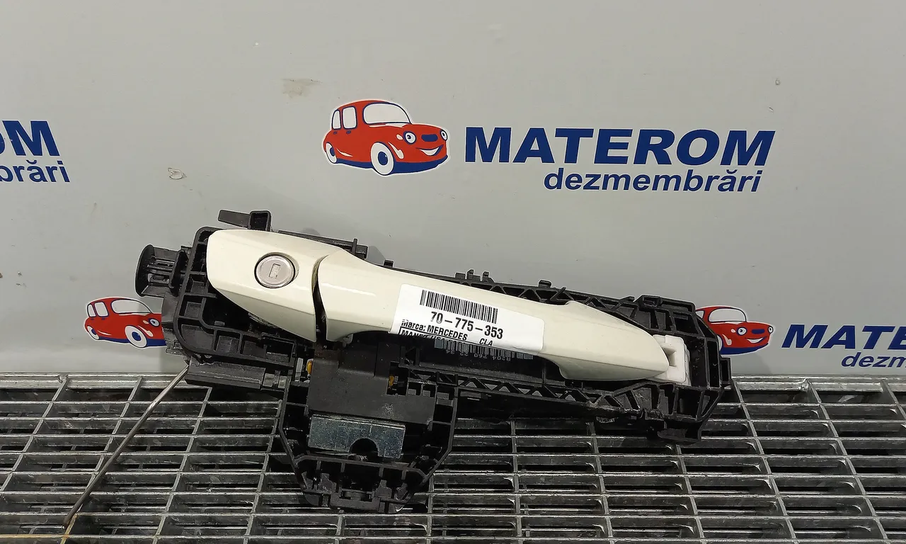 MANER USA FATA DREAPTA MERCEDES CLA 2013-2019
