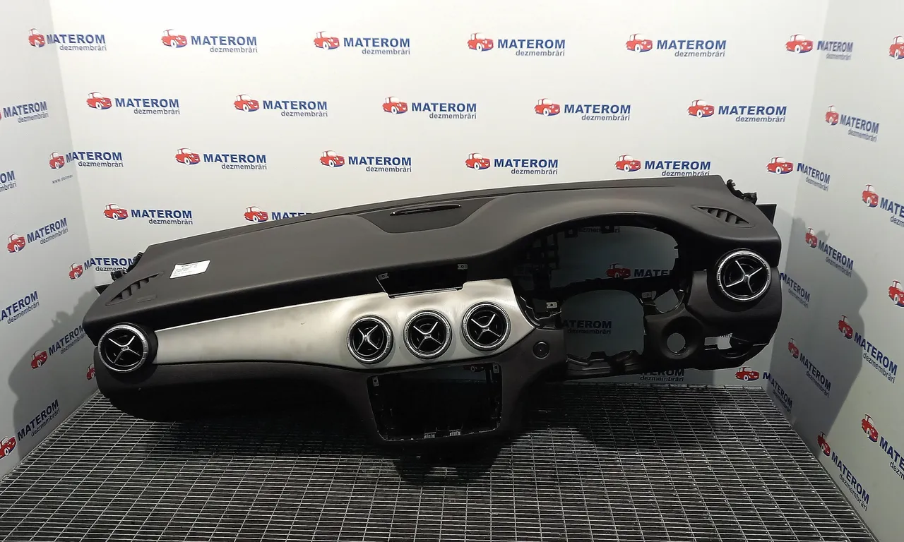 PLANSEU BORD MERCEDES CLA 2013-2019