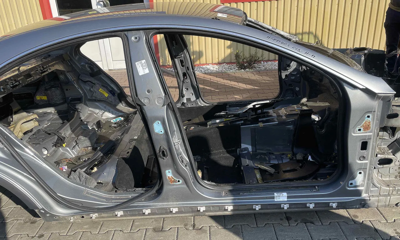 PRAG DREAPTA MERCEDES CLS 2011-2017