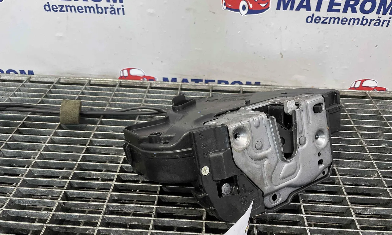 INCUIETOARE USA SPATE DREAPTA MERCEDES CLS 2004-2011