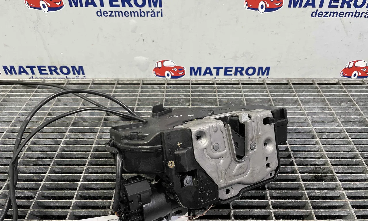 INCUIETOARE USA SPATE DREAPTA MERCEDES CLS 2004-2011