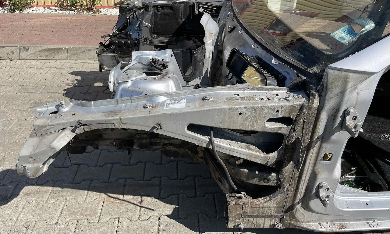 LONJERON STANGA MERCEDES CLS 2004-2011