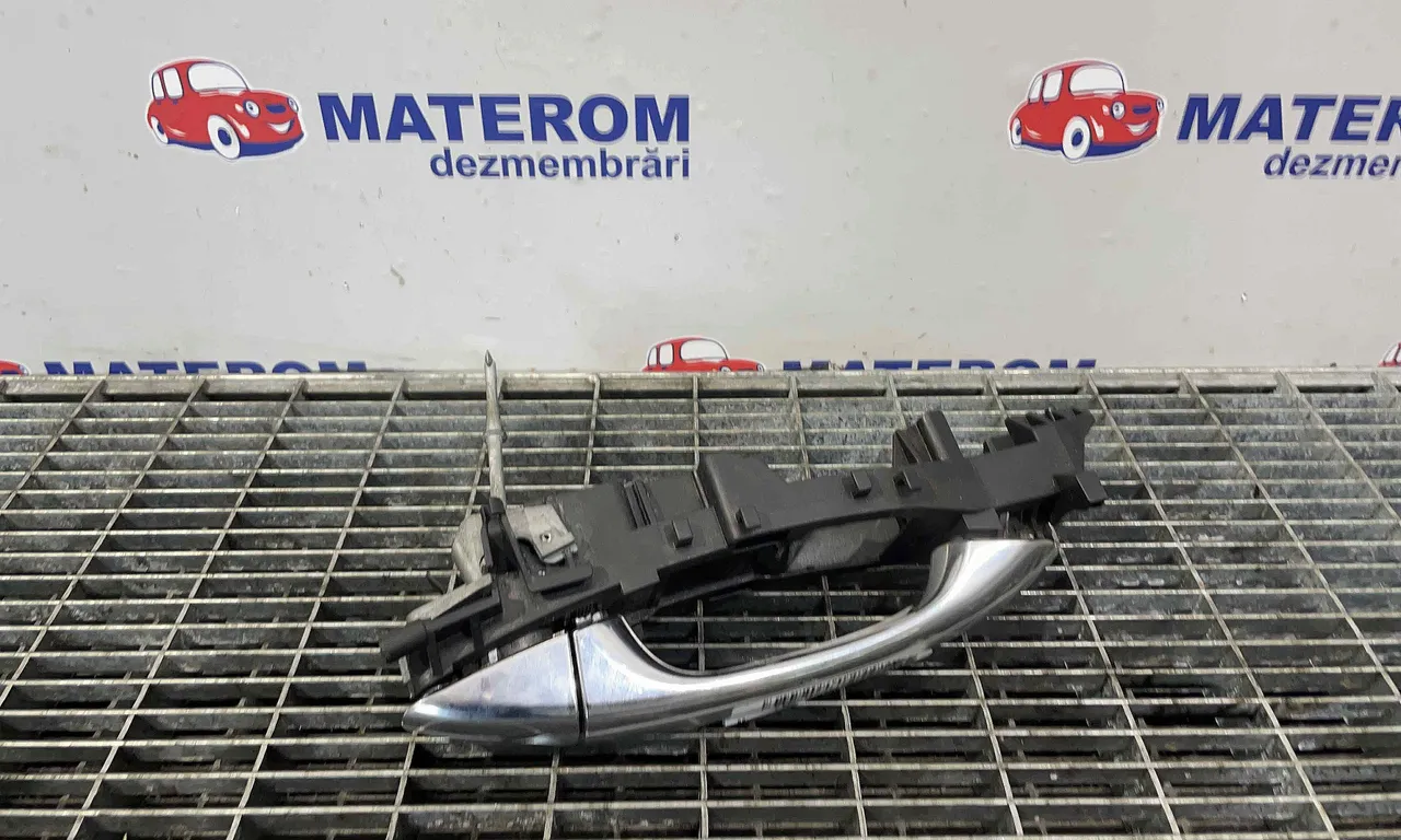 MANER USA FATA DREAPTA MERCEDES CLS 2004-2011