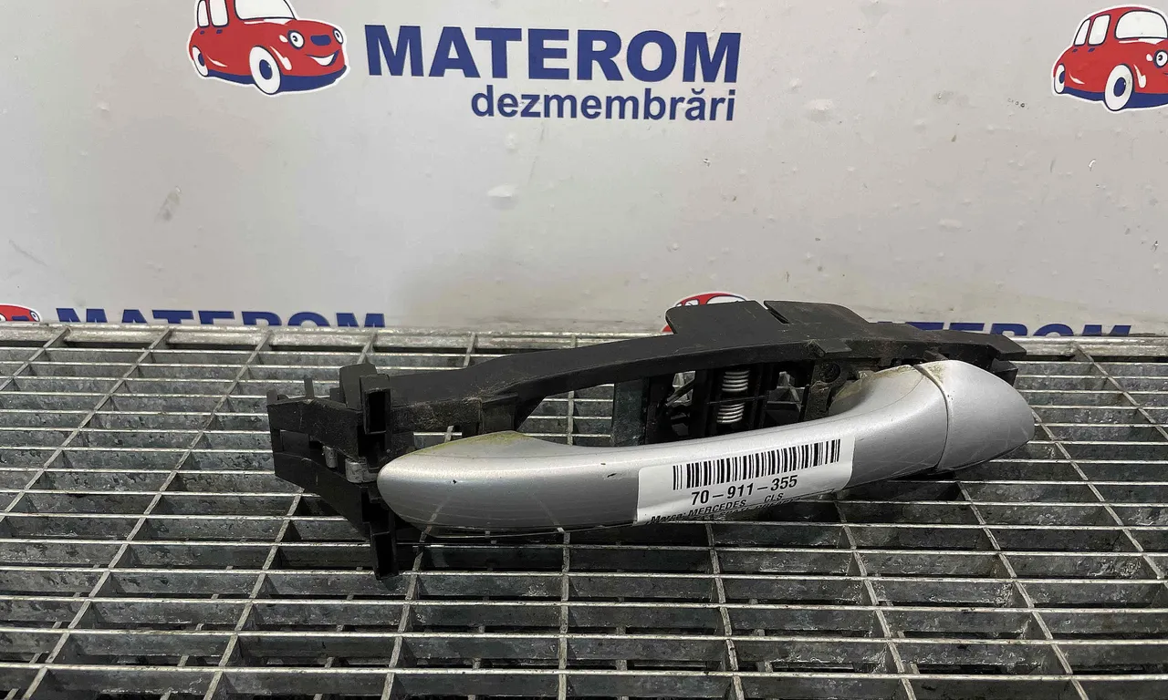 MANER USA SPATE DREAPTA MERCEDES CLS 2004-2011