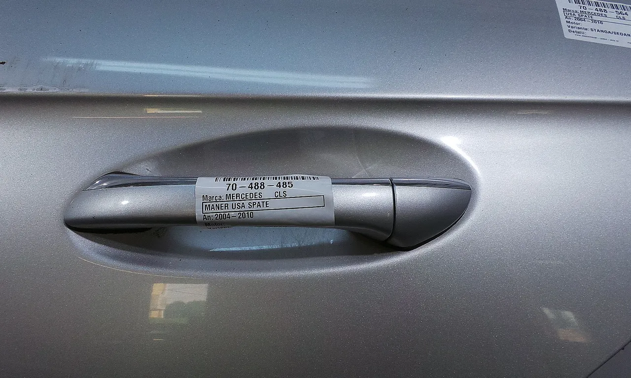 MANER USA SPATE STANGA MERCEDES CLS 2004-2011