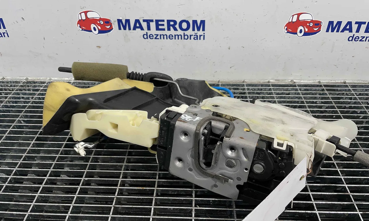 INCUIETOARE USA FATA STANGA MERCEDES E-CLASS 2009-2016