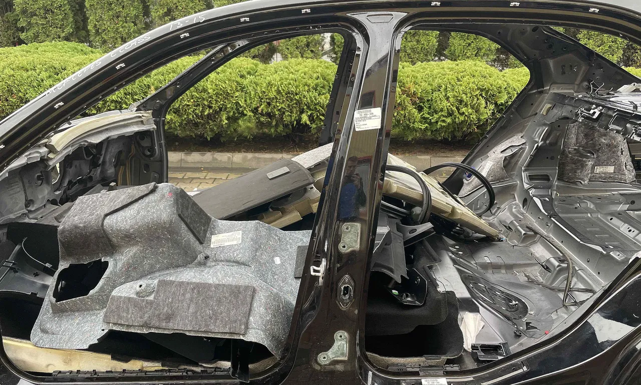 STALP MIJLOC STANGA MERCEDES E-CLASS 2009-2016