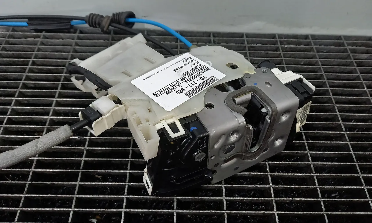 INCUIETOARE USA SPATE DREAPTA MERCEDES E-CLASS 2009-2016