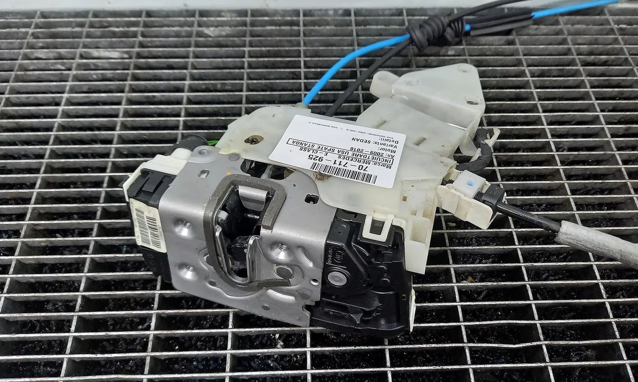 INCUIETOARE USA SPATE STANGA MERCEDES E-CLASS 2009-2016