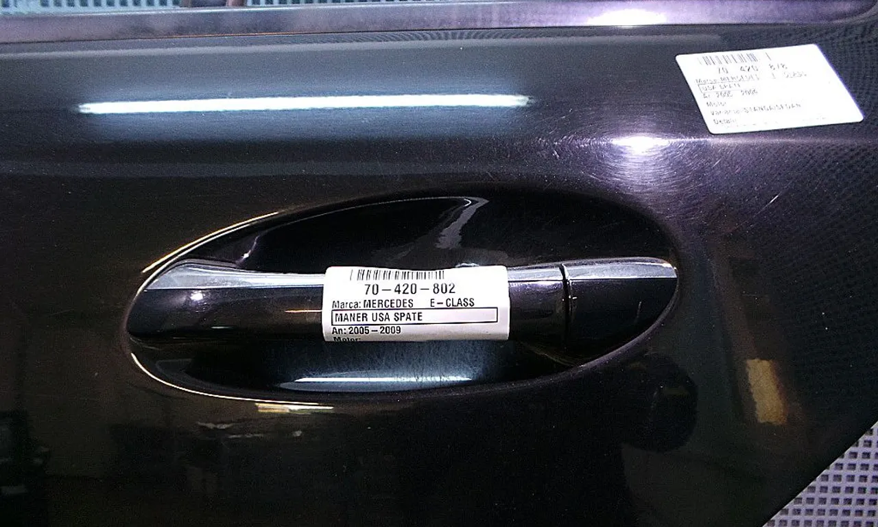 MANER USA SPATE STANGA MERCEDES E-CLASS 2002-2009