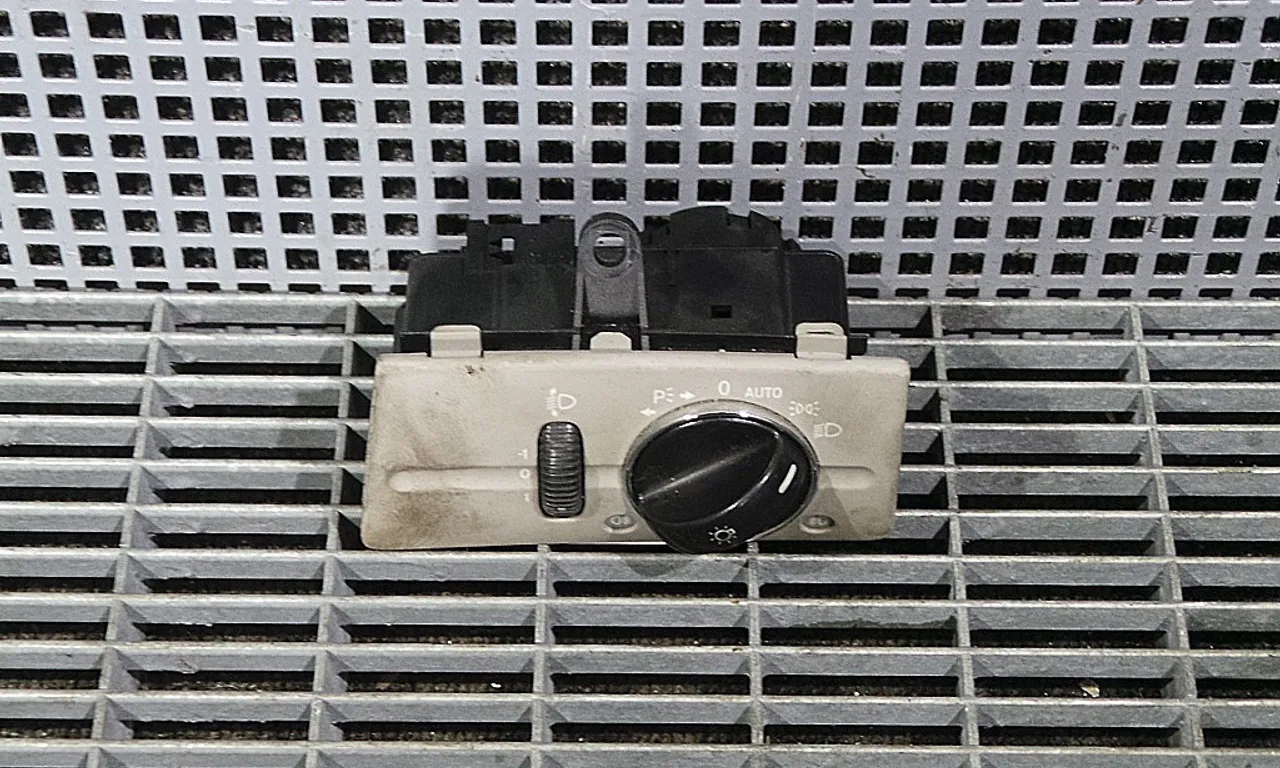 INTRERUPATOR LUMINI MERCEDES E-CLASS 2002-2009