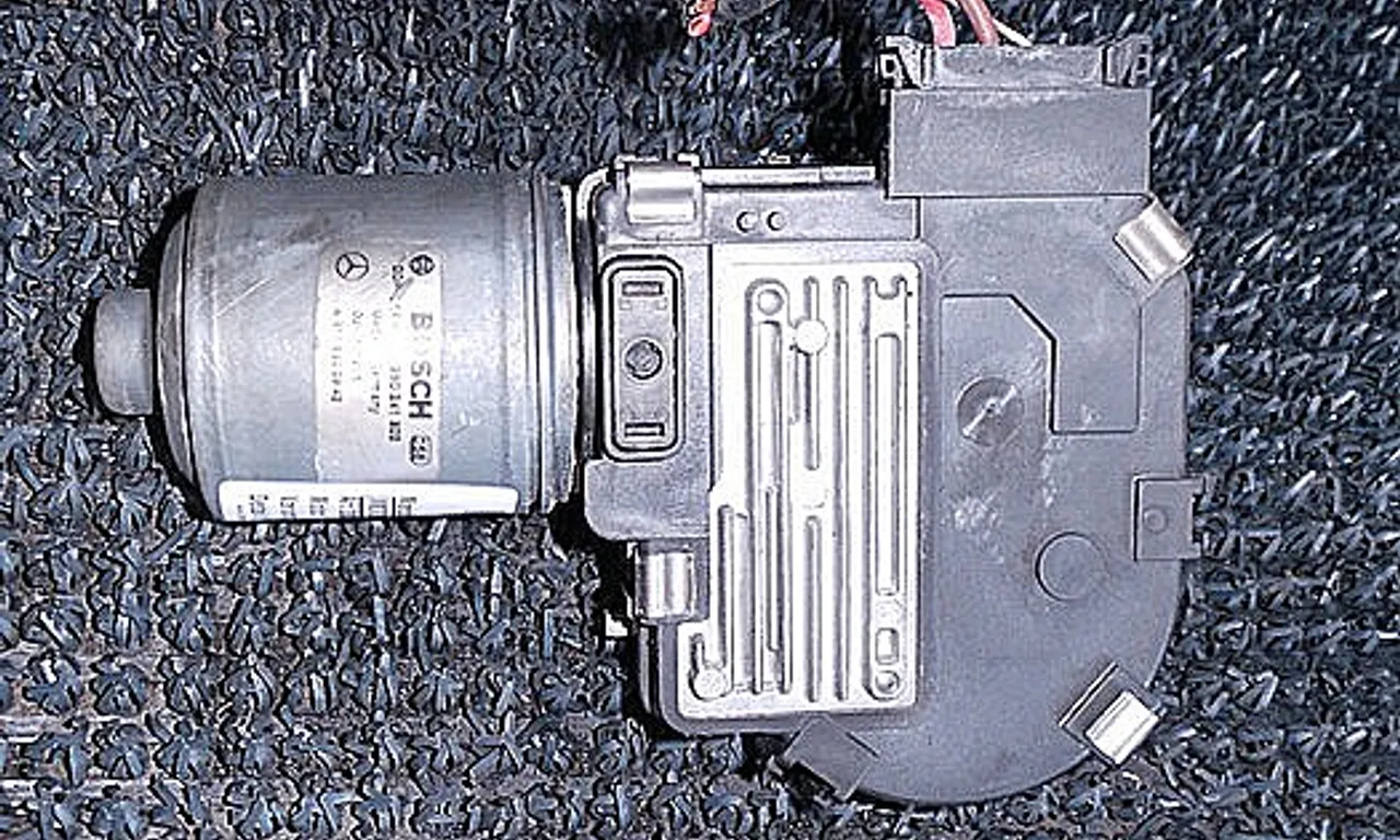 MOTORAS STERGATOR PARBRIZ MERCEDES E-CLASS 2002-2009