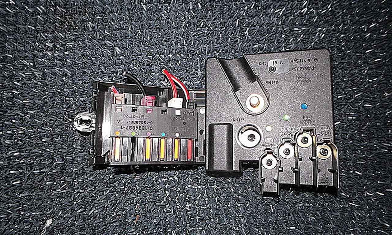 TABLOU SIGURANTE MERCEDES E-CLASS 2002-2009