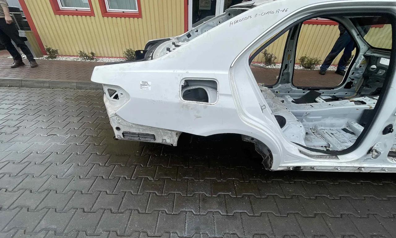 ARIPA SPATE DREAPTA MERCEDES E-CLASS 2009-2016