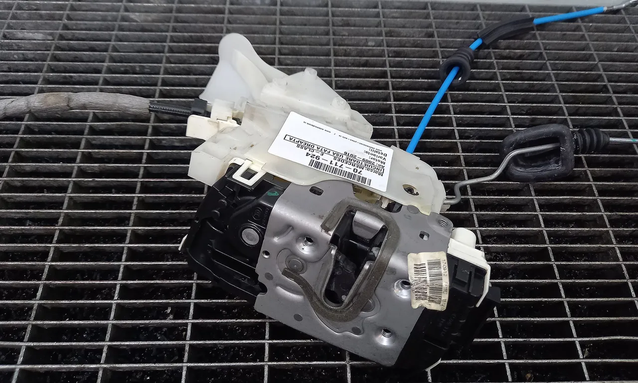 INCUIETOARE USA FATA DREAPTA MERCEDES E-CLASS 2009-2016