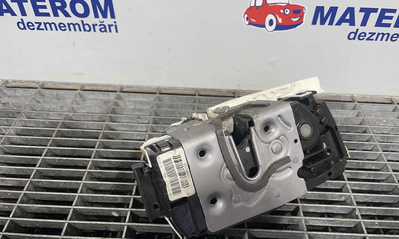 INCUIETOARE USA FATA STANGA MERCEDES E-CLASS 2009-2016