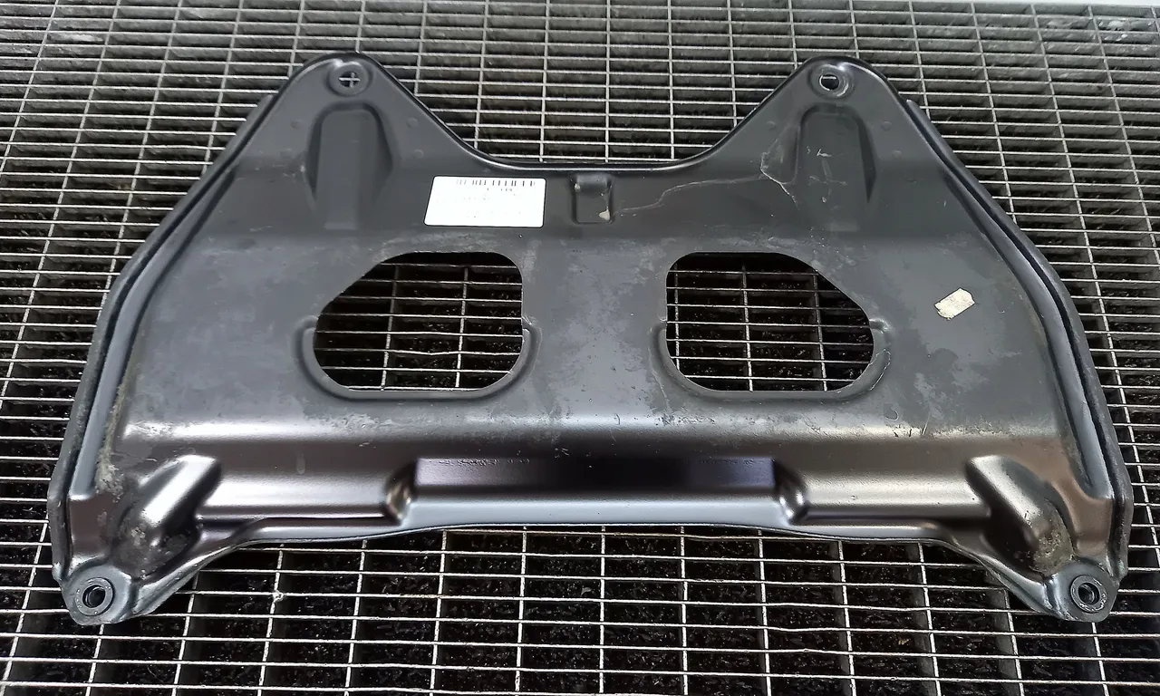 SCUT SUB MASINA MERCEDES E-CLASS 2009-2016