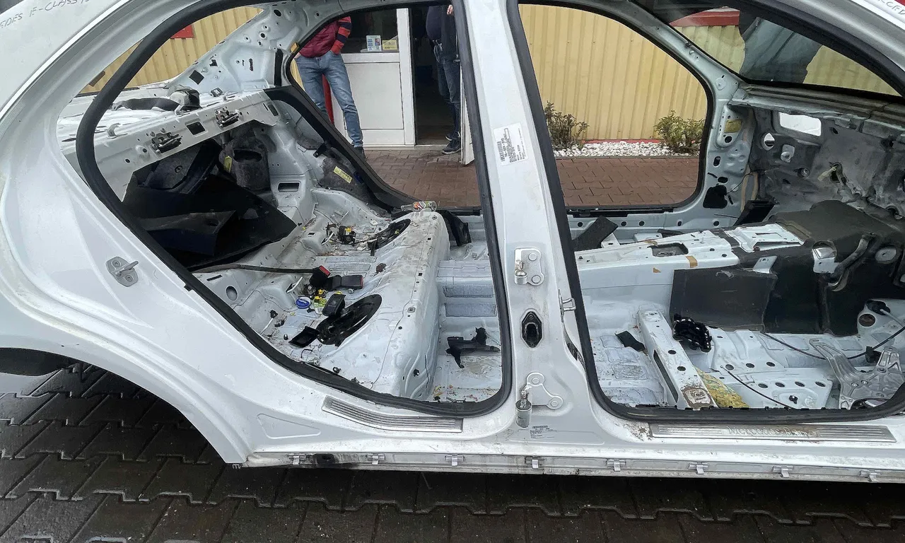 STALP MIJLOC DREAPTA MERCEDES E-CLASS 2009-2016