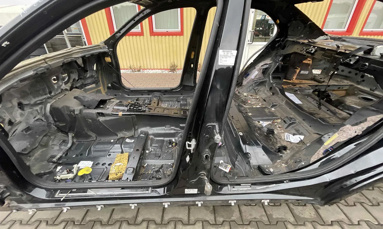 STALP MIJLOC STANGA MERCEDES E-CLASS 2009-2016
