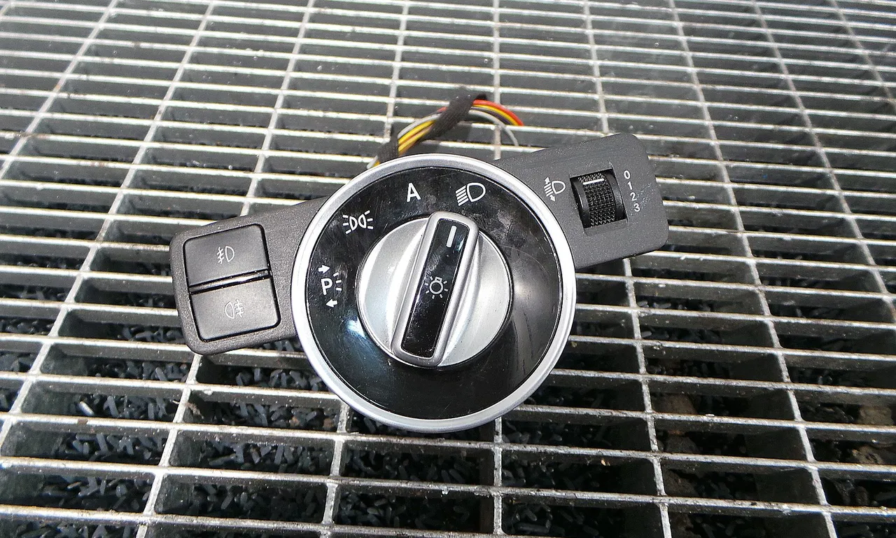 INTRERUPATOR LUMINI MERCEDES E-CLASS 2009-2016