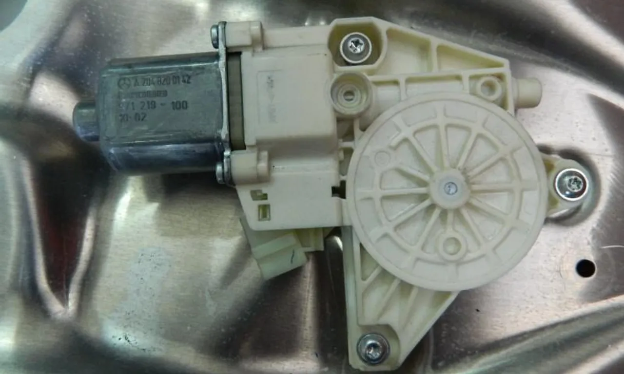Motoras macara usa stanga fata MERCEDES E-CLASS 2009-2016