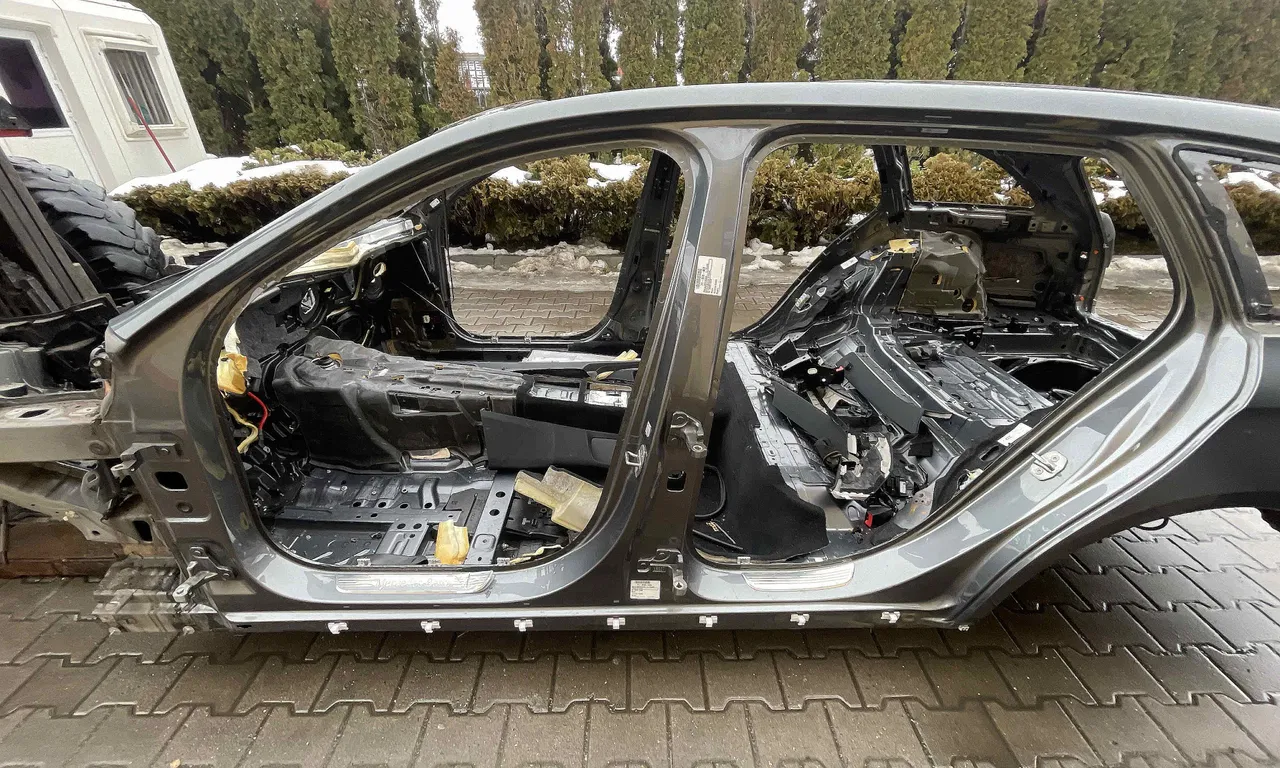 STALP MIJLOC STANGA MERCEDES E-CLASS 2016-2020