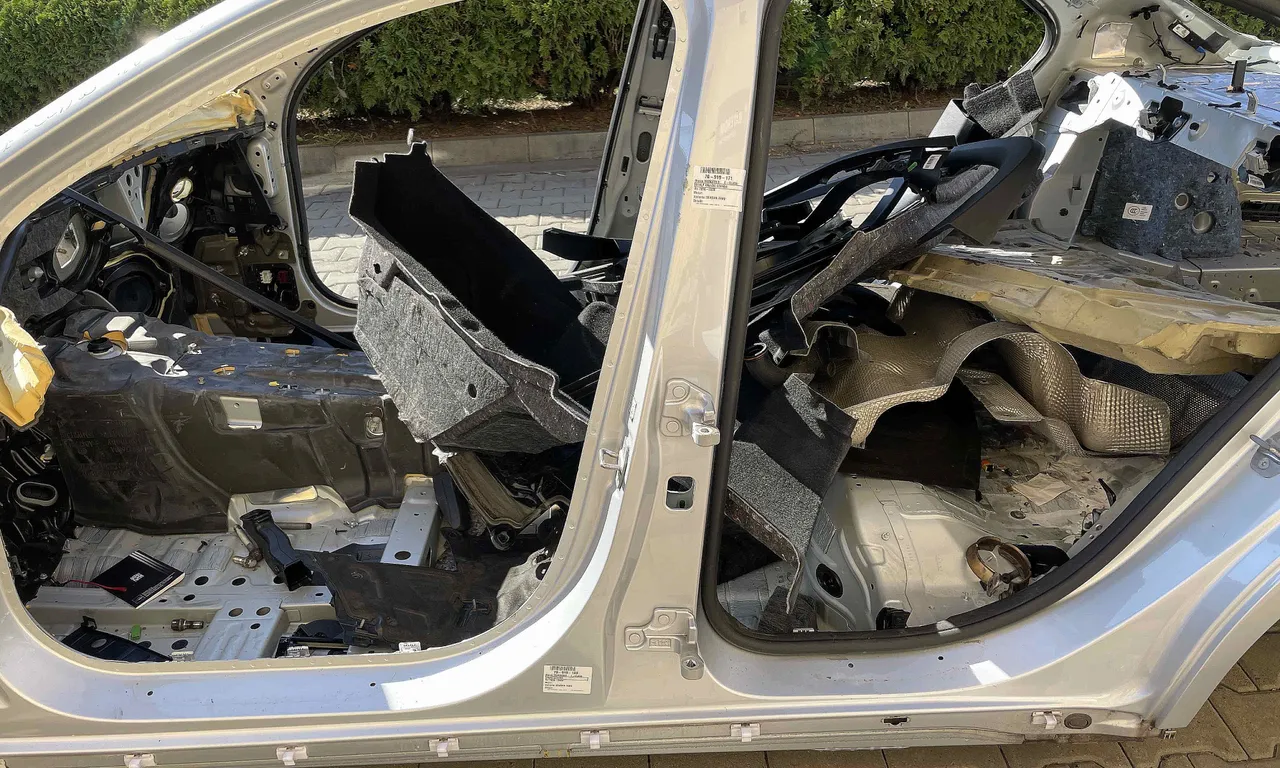 STALP MIJLOC STANGA MERCEDES E-CLASS 2016-2020