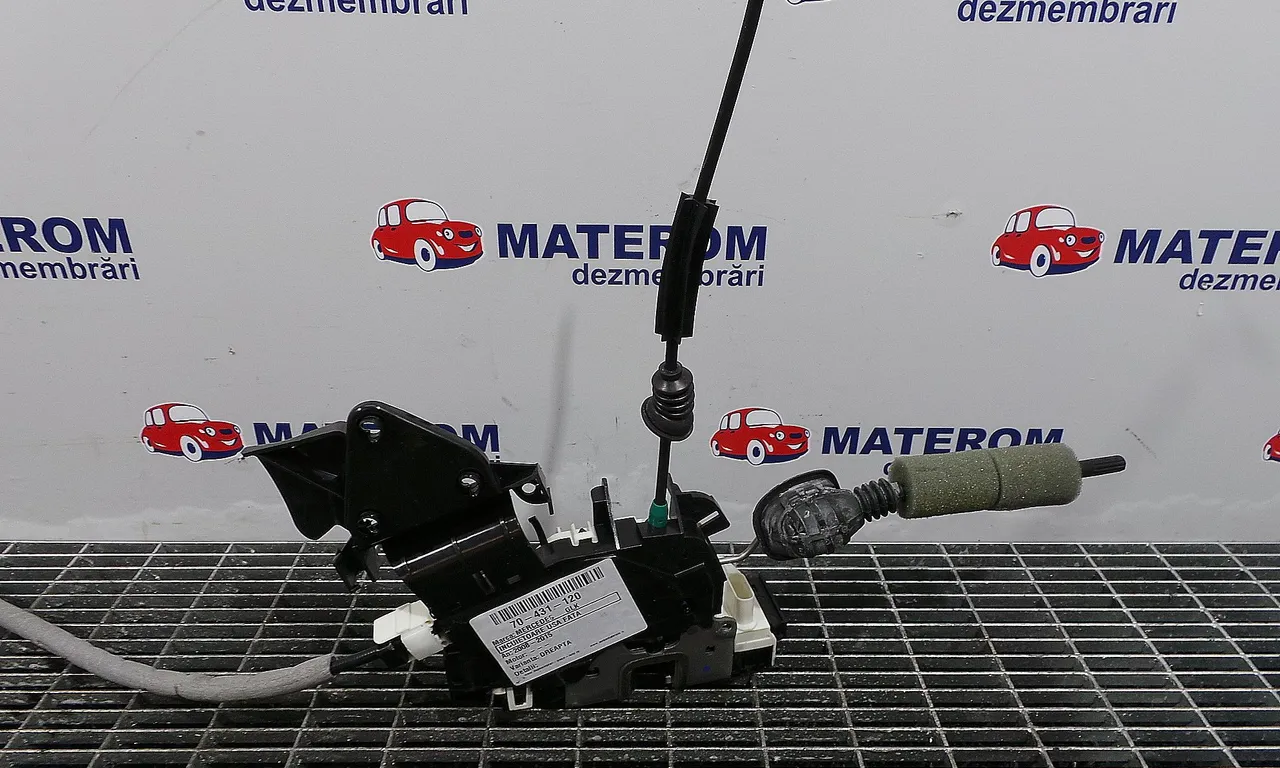 INCUIETOARE USA FATA DREAPTA MERCEDES GLK-CLASS 2008-2015