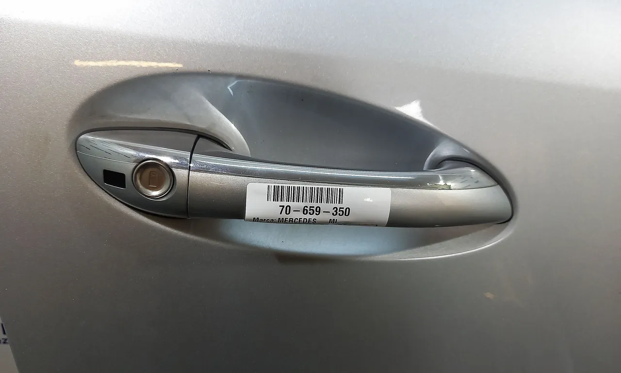 MANER USA FATA DREAPTA MERCEDES M-CLASS 2005-2012