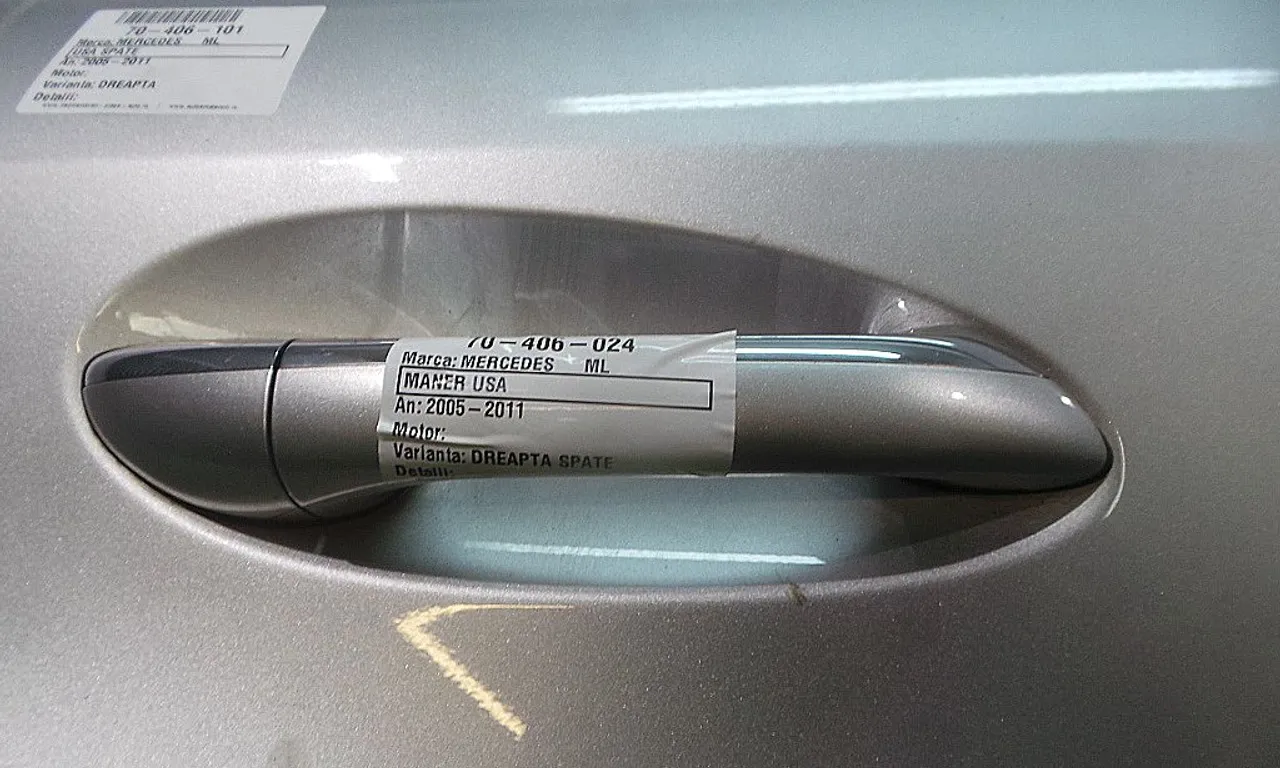 MANER USA SPATE DREAPTA MERCEDES M-CLASS 2005-2012