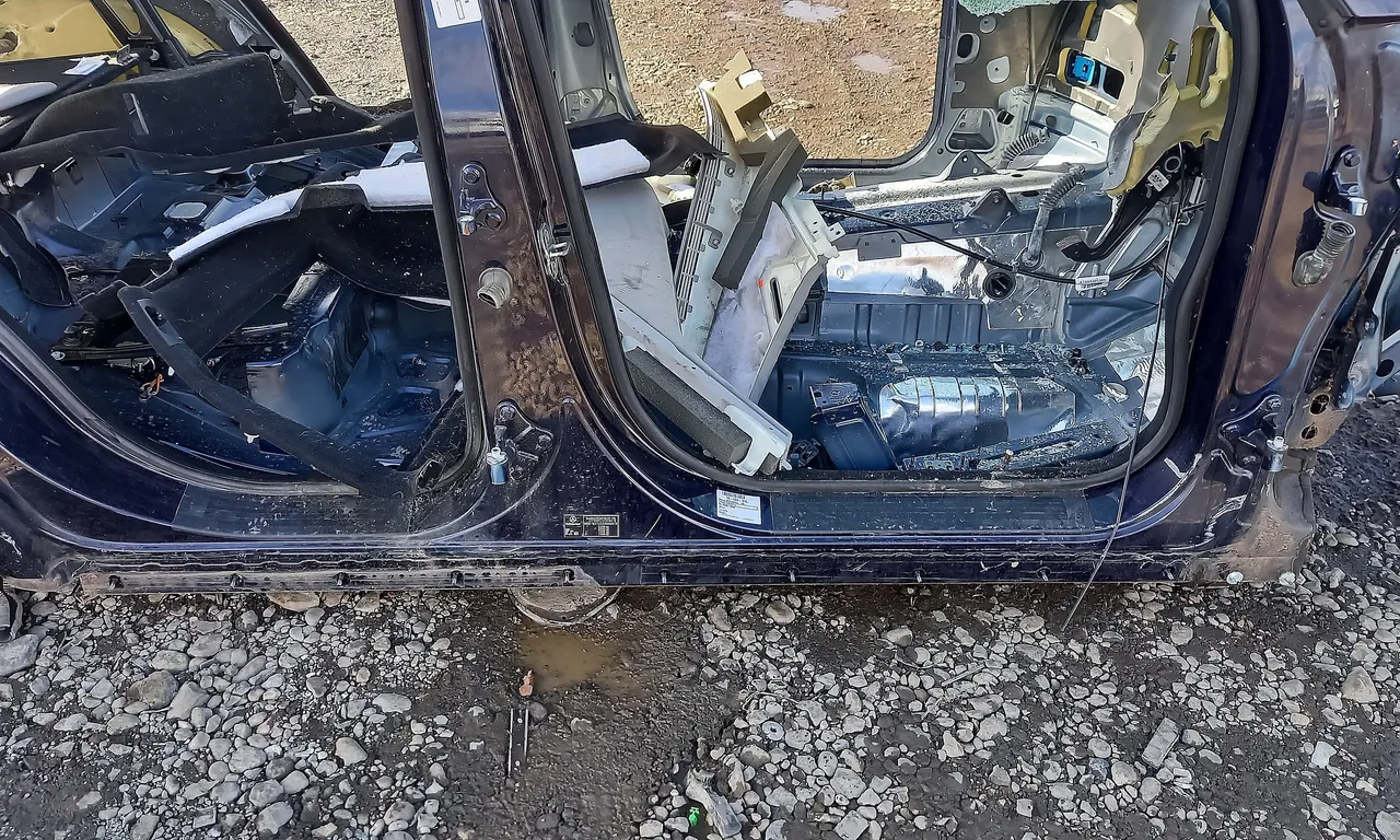 PRAG DREAPTA MERCEDES M-CLASS 2005-2012