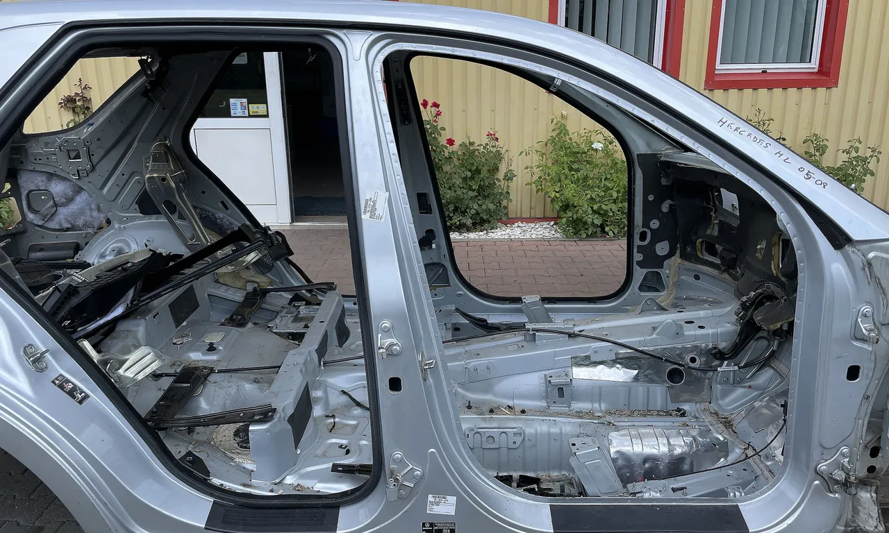PRAG DREAPTA MERCEDES M-CLASS 2005-2012