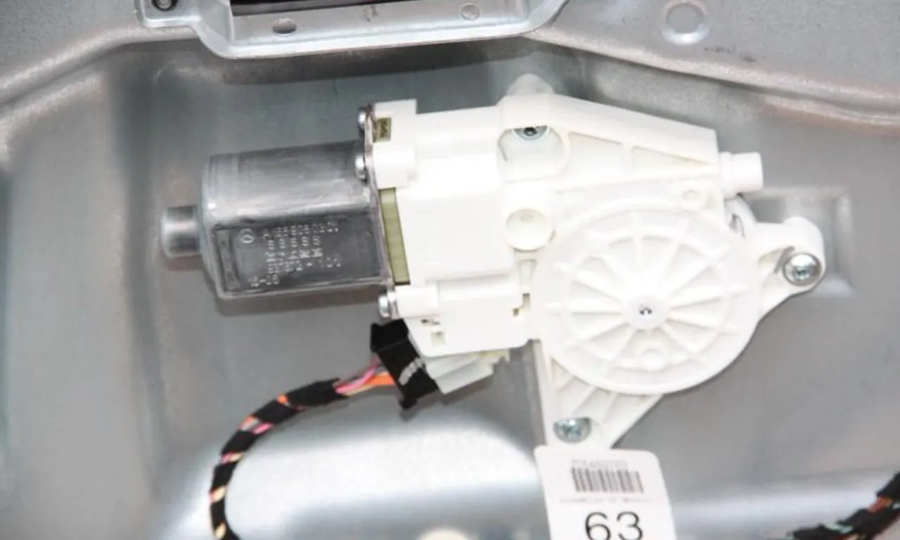 Motoras macara usa stanga fata MERCEDES R-CLASS 2005-2017