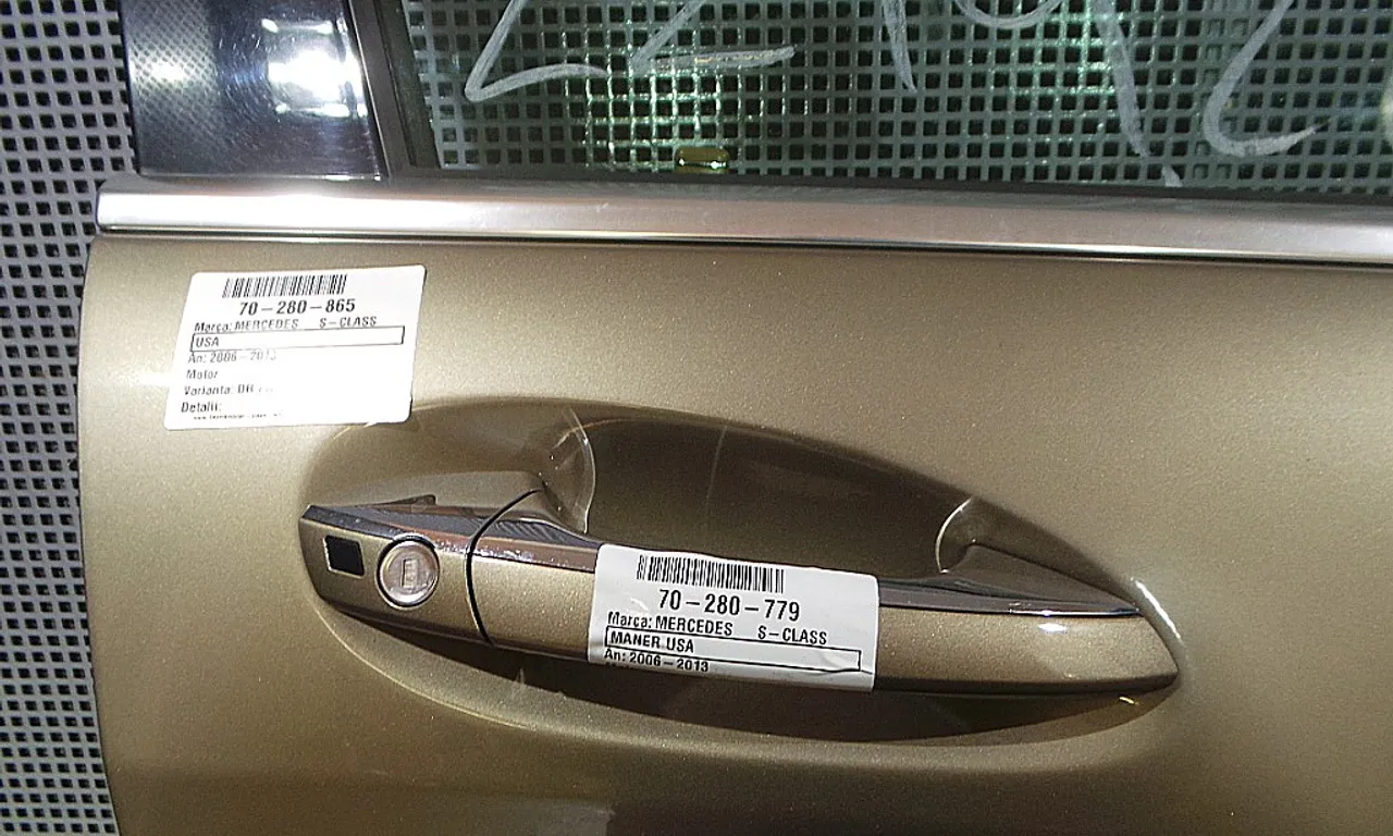 MANER USA FATA DREAPTA MERCEDES S-CLASS 2006-2013