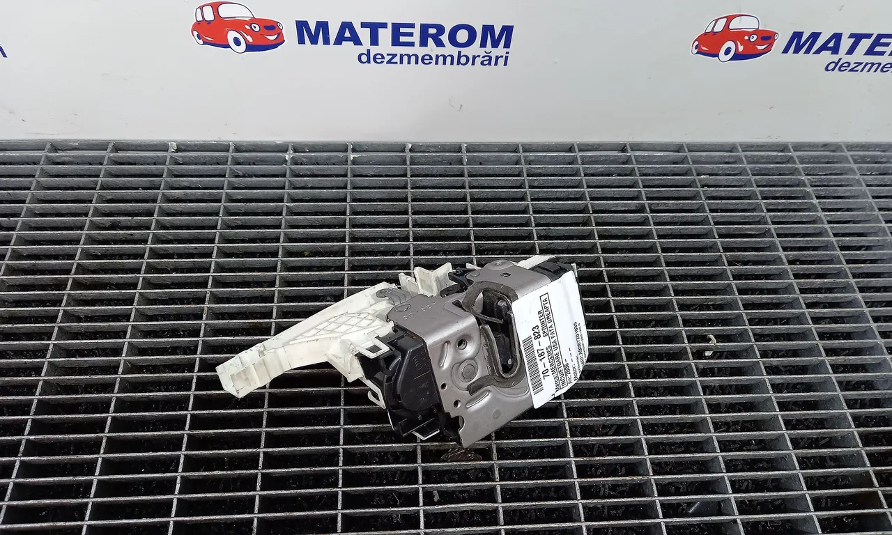 INCUIETOARE USA FATA DREAPTA MERCEDES SPRINTER 2006-2020