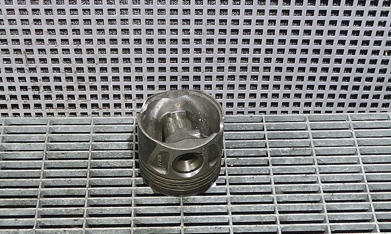 PISTON MERCEDES SPRINTER bus 2006-2020