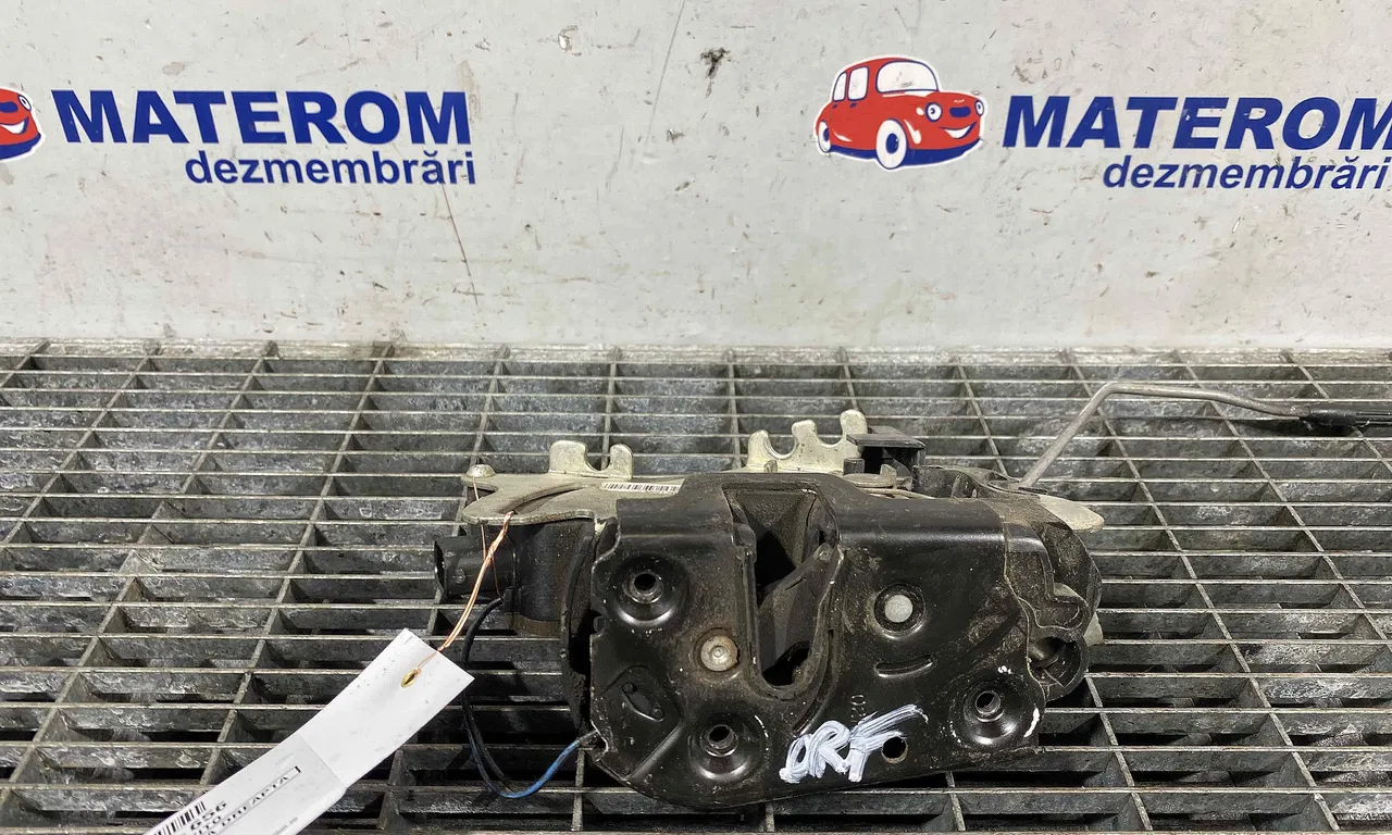 INCUIETOARE USA FATA DREAPTA MERCEDES VITO bus 2003-2014