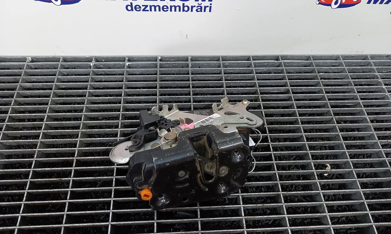 INCUIETOARE USA FATA STANGA MERCEDES VITO bus 2003-2010
