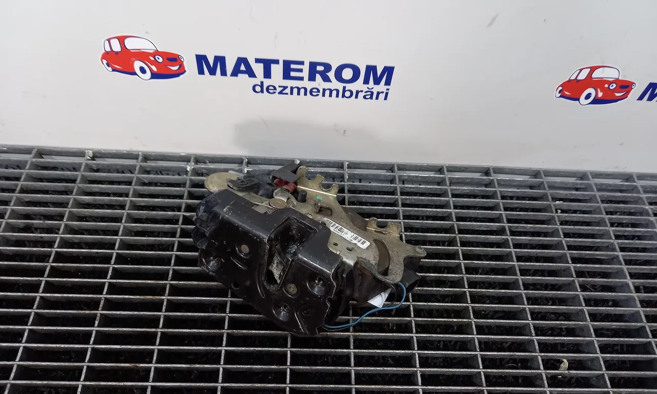 INCUIETOARE USA FATA STANGA MERCEDES VITO bus 2003-2010